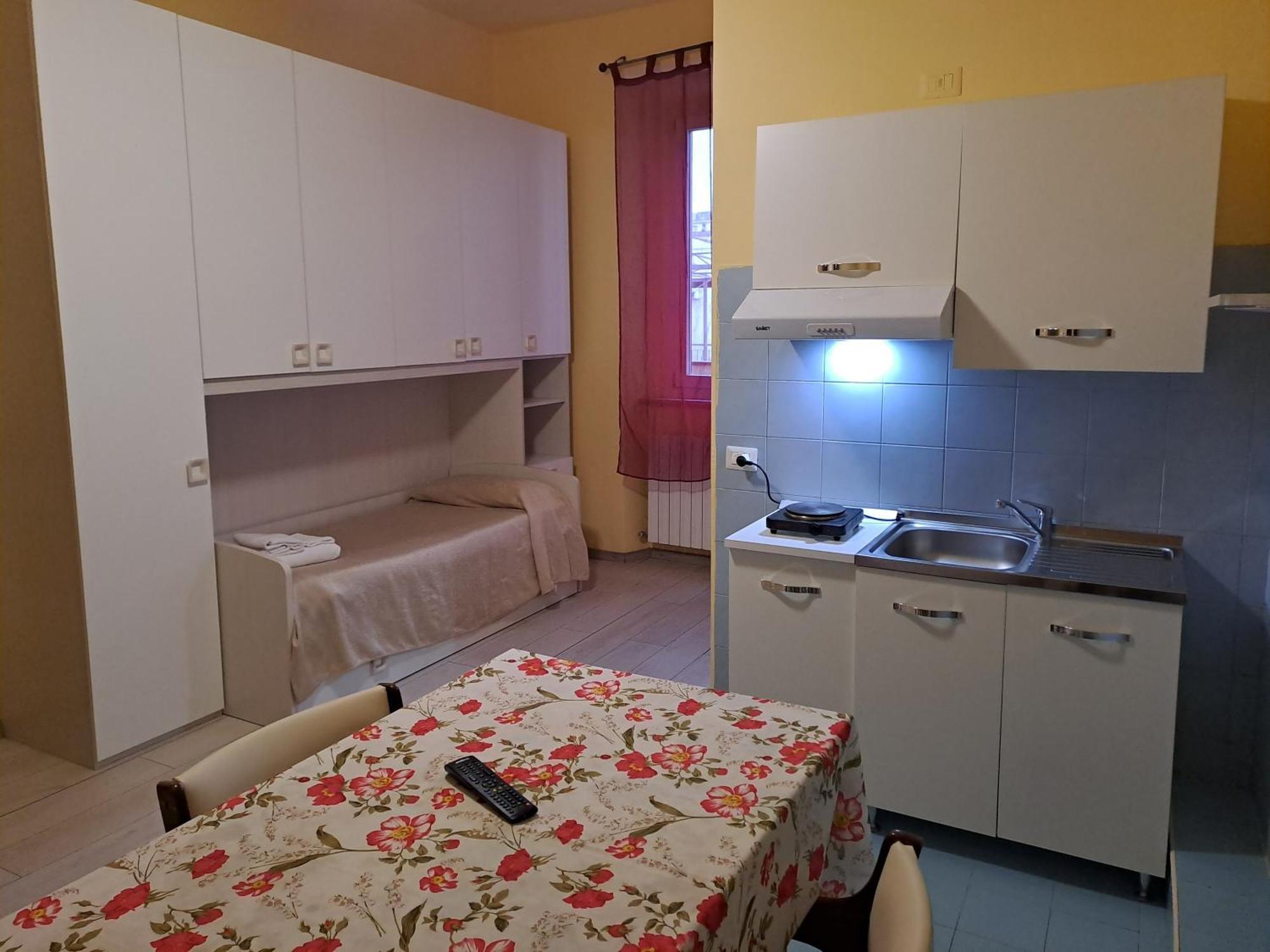 Giappone Inn Flat Livourne Extérieur photo